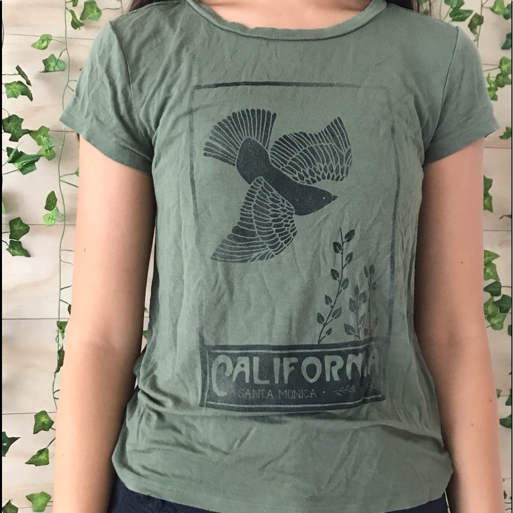 american eagle size xs t-shirt